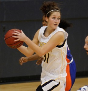 Danielle McNabb nabs the ball