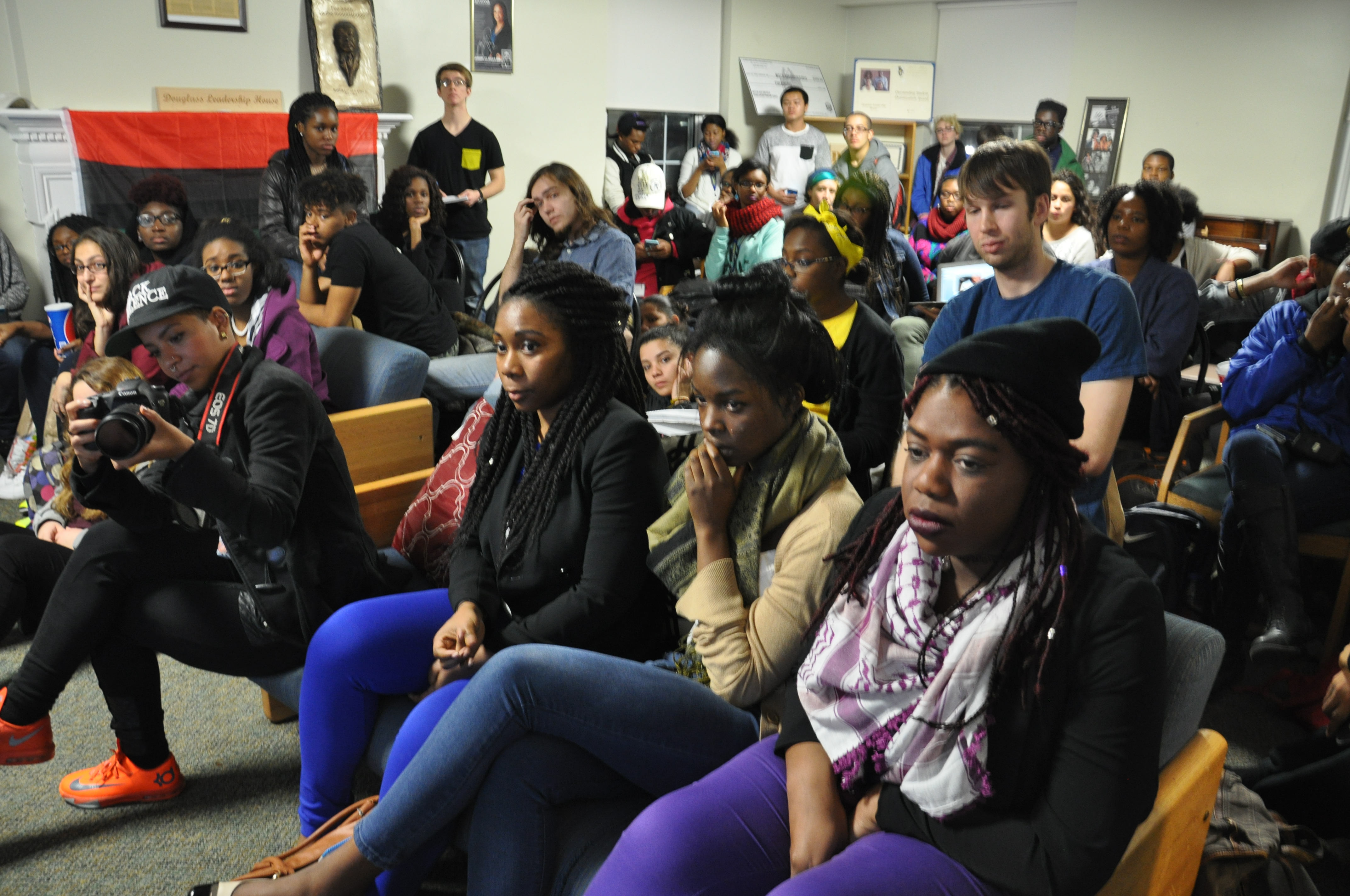 Students meet with Seligman to discuss racial tensions