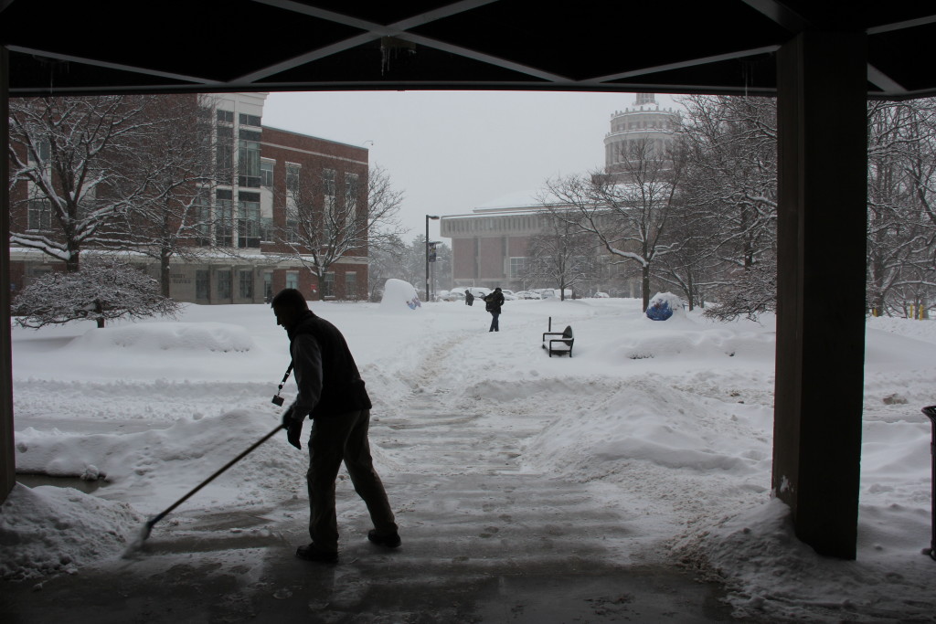Record snowfall riles UR students