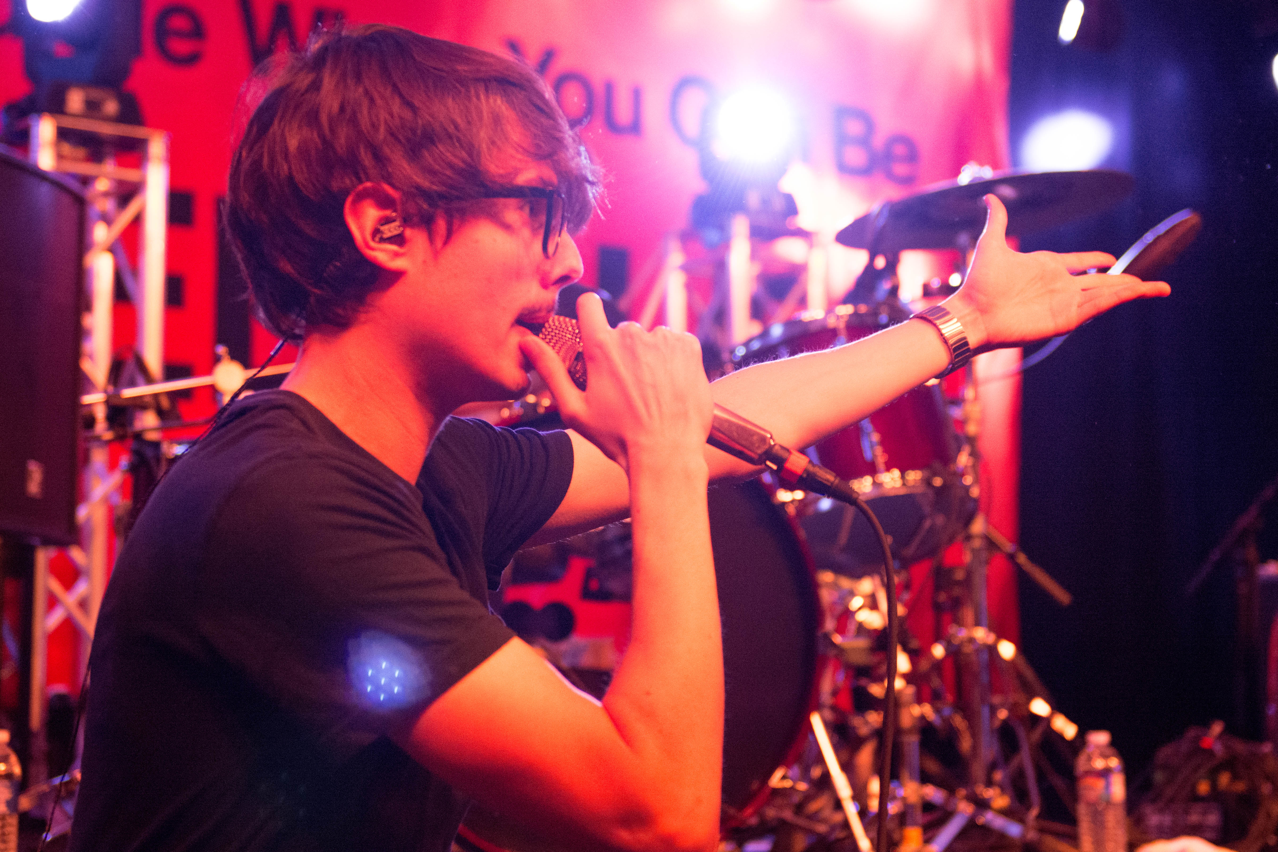 Students jump for Joywave