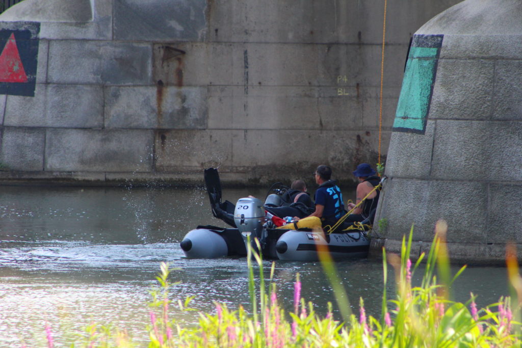 Police scuba team searches Genesee after report of falling person