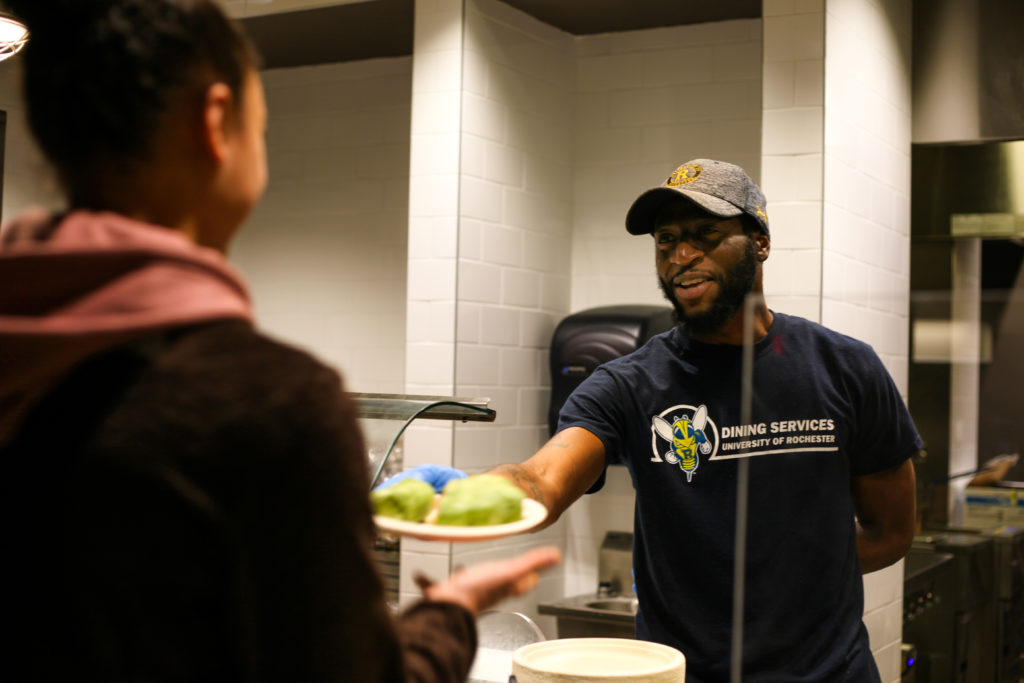 Dining Services&#8217; love for students isn&#8217;t always mutual, they say