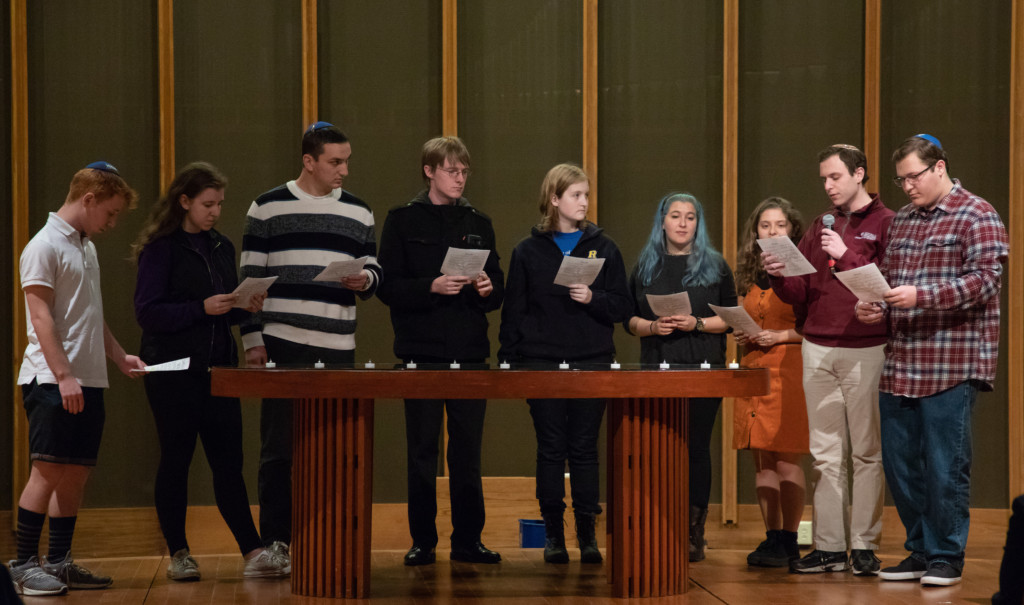 Vigil honors Pittsburgh victims