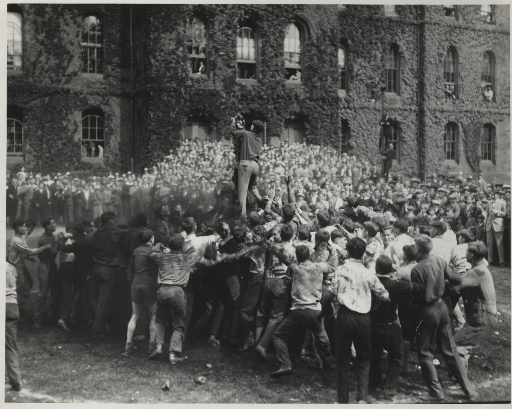 From the Archives: &#8216;Frosh&#8217; and &#8216;Sophs&#8217; get messy in Flag Rush tradition