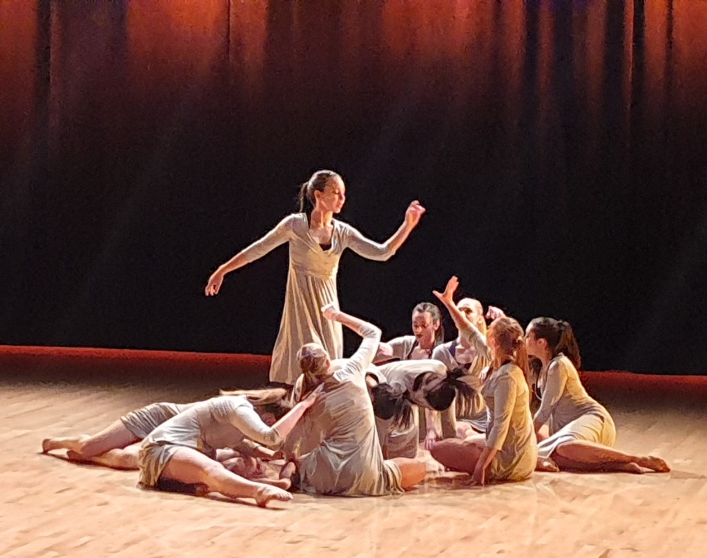 Louvre’s ‘Muse’ connects body with art mediums