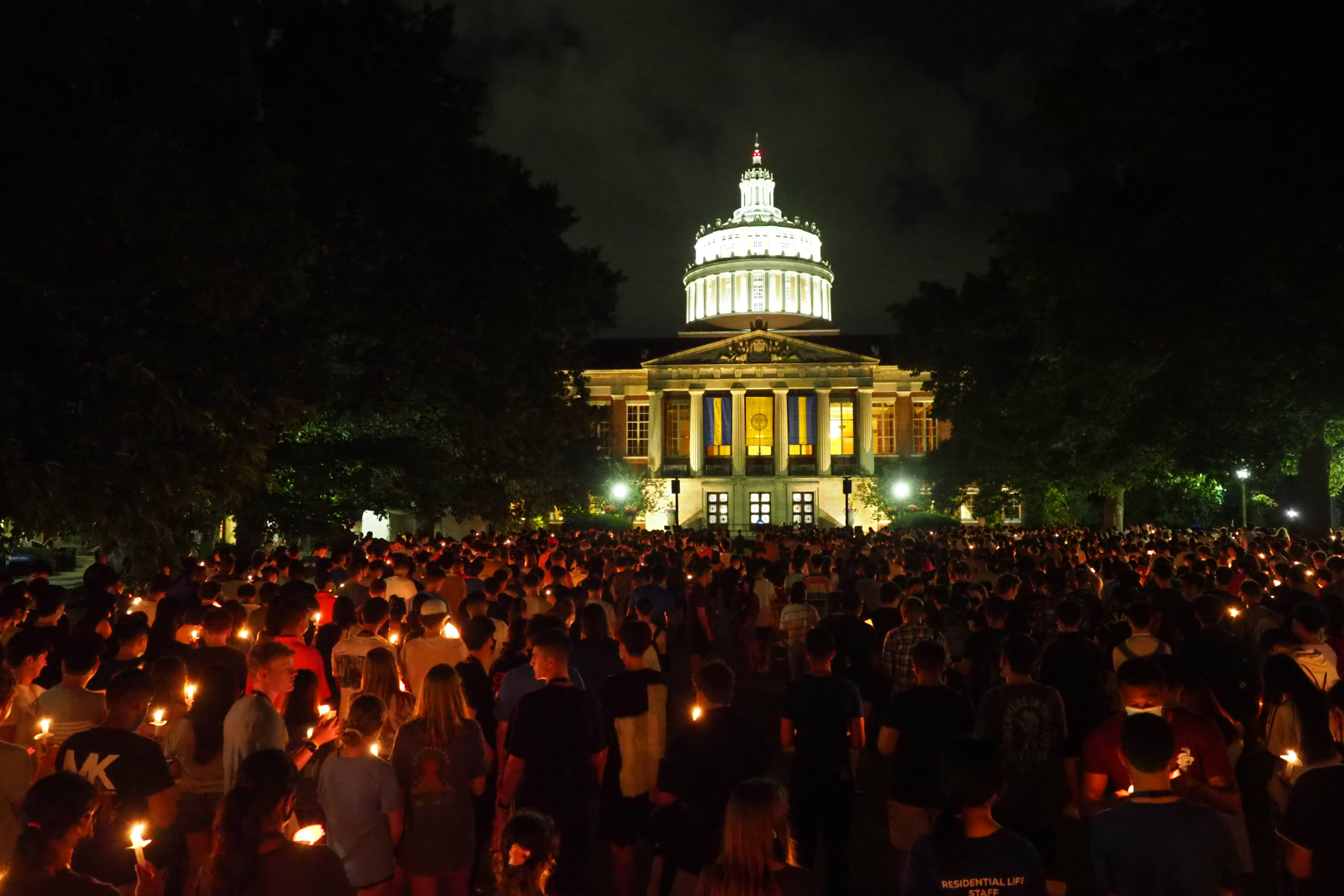 New student orientation brings back traditions, excludes new sophomores