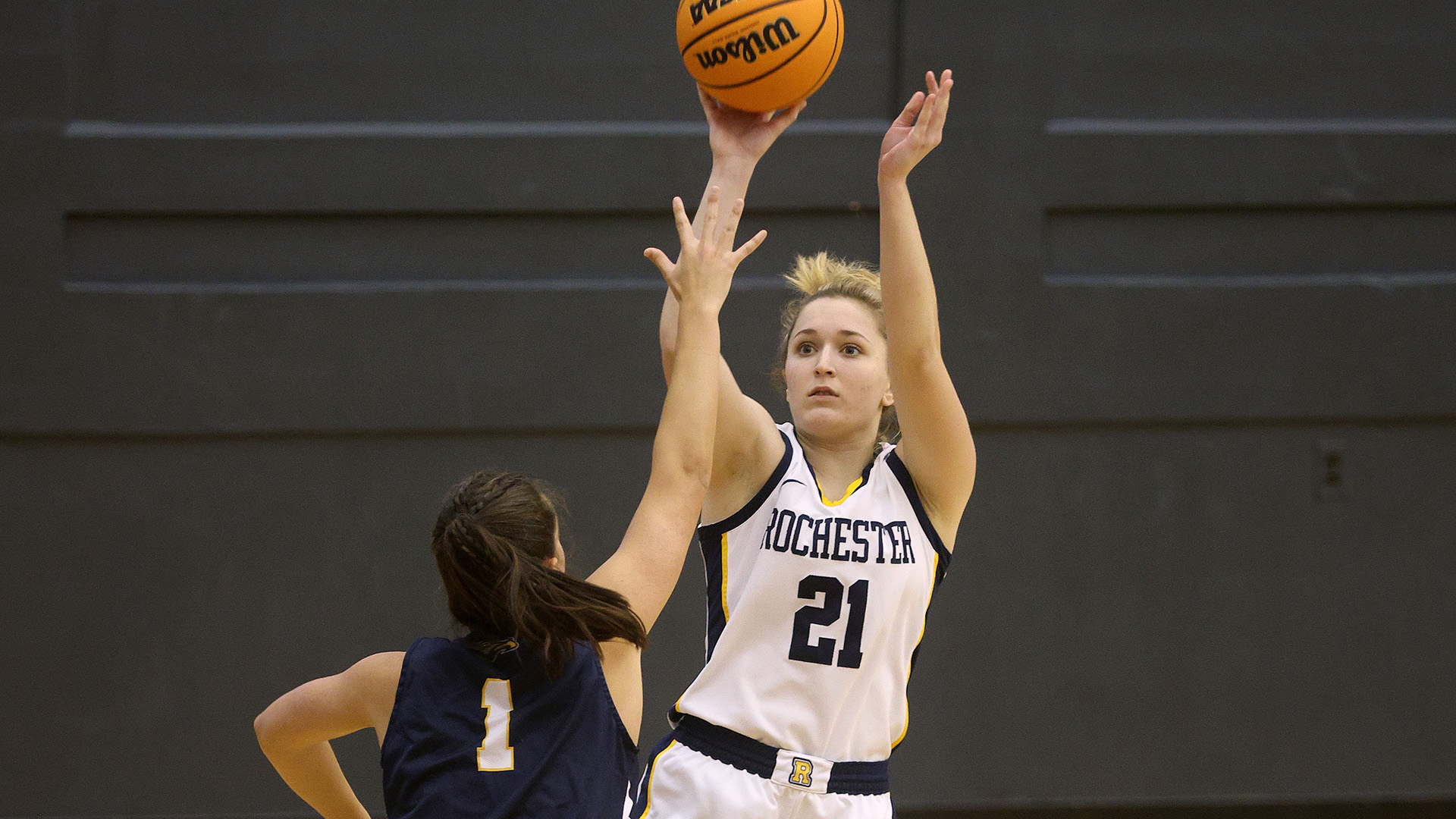 Men’s, women’s basketball teams split wins against Carnegie Mellon