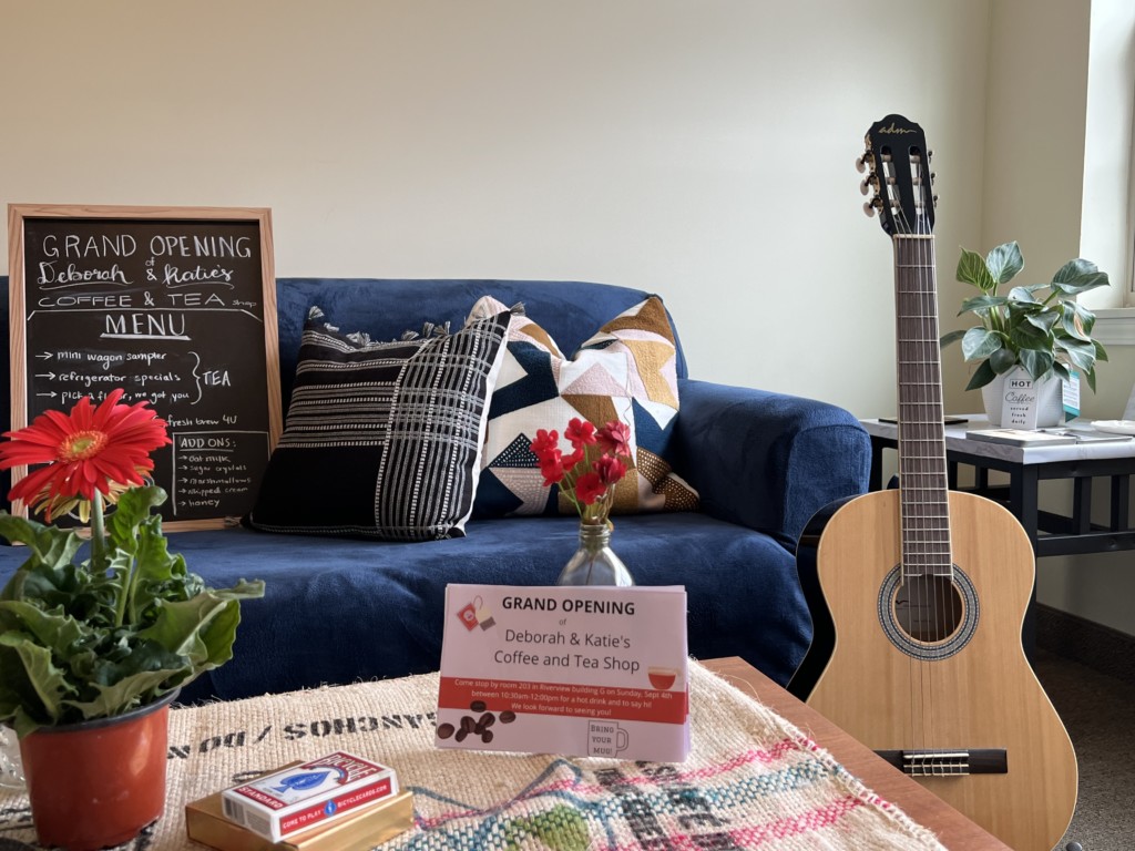 Coffee and tea in Riverview G: Take a look into C Side