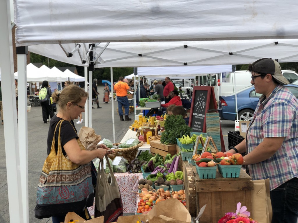 Westside Farmers Market holds College Night to bridge University and community