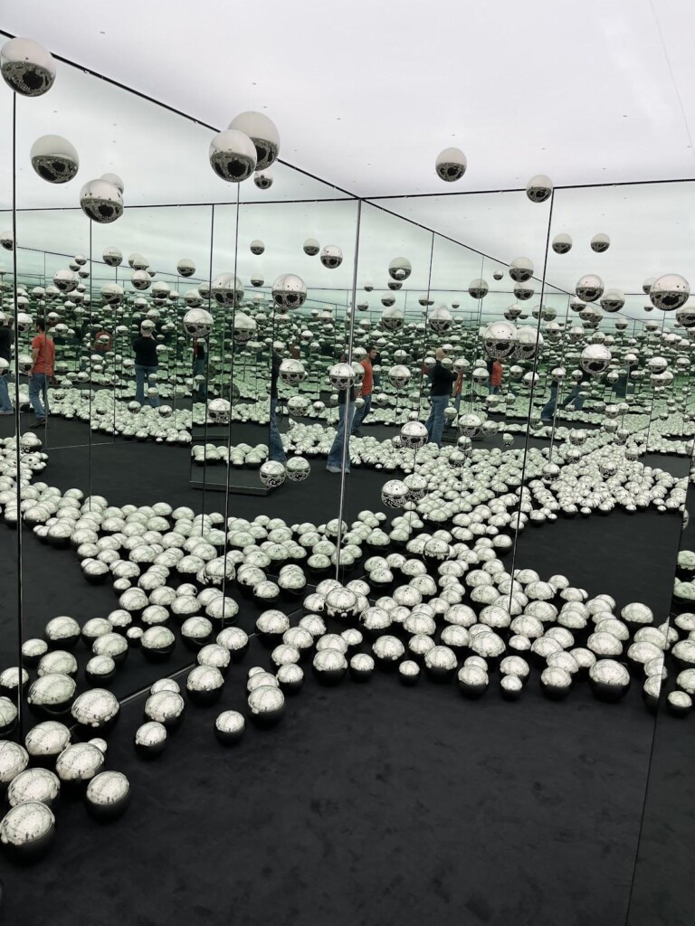 Yayoi Kusama&#8217;s INFINITY MIRRORED ROOM invites oblivion