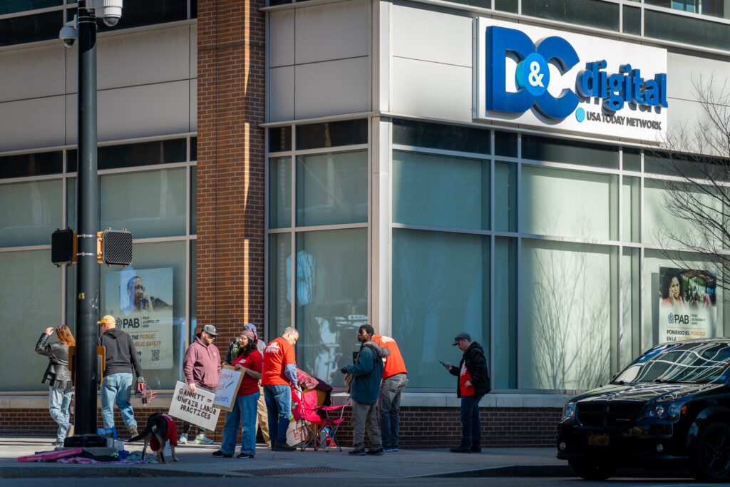 D&#038;C staff deserve fair contract now!