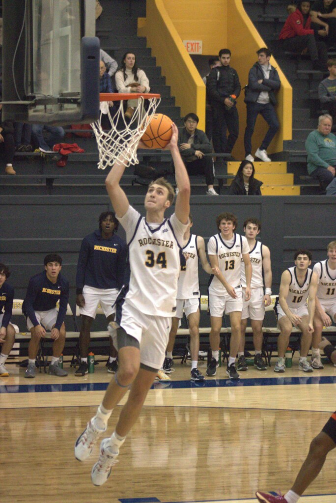 UR rallies for second straight win behind Jagodzinski’ 18 point double-double