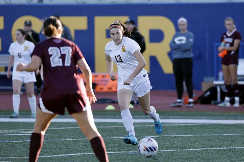 UR women&#8217;s soccer falls 2-0 to University of Washington in St. Louis